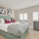 Modern 1 Bedroom Apt Near Town Centre, Perfect For Long Stays