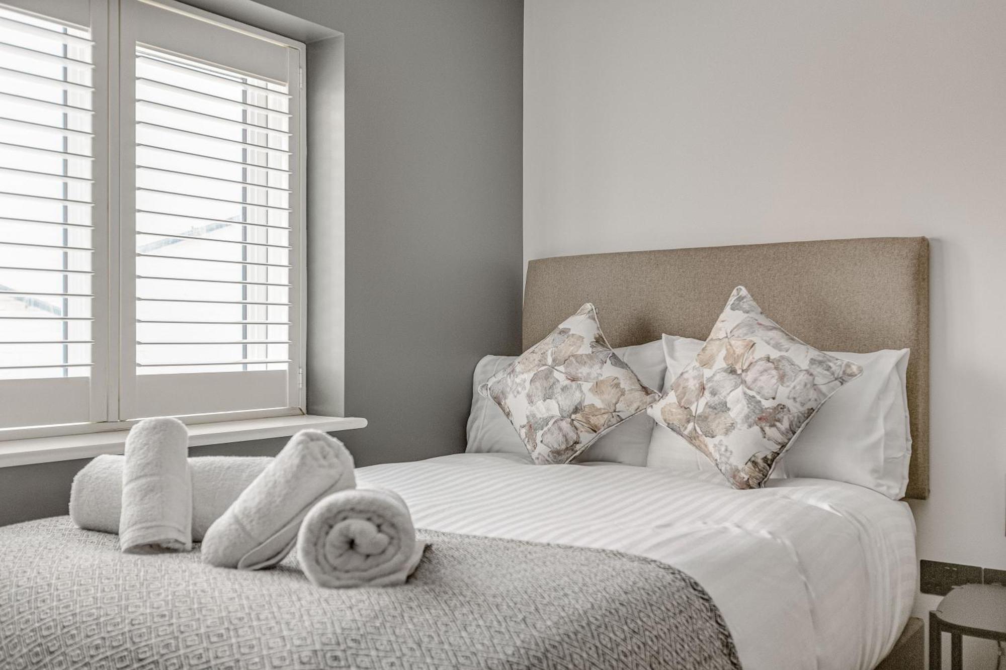 Apartment Modern 1 Bedroom Apt Near Town Centre, Perfect For Long Stays Egham