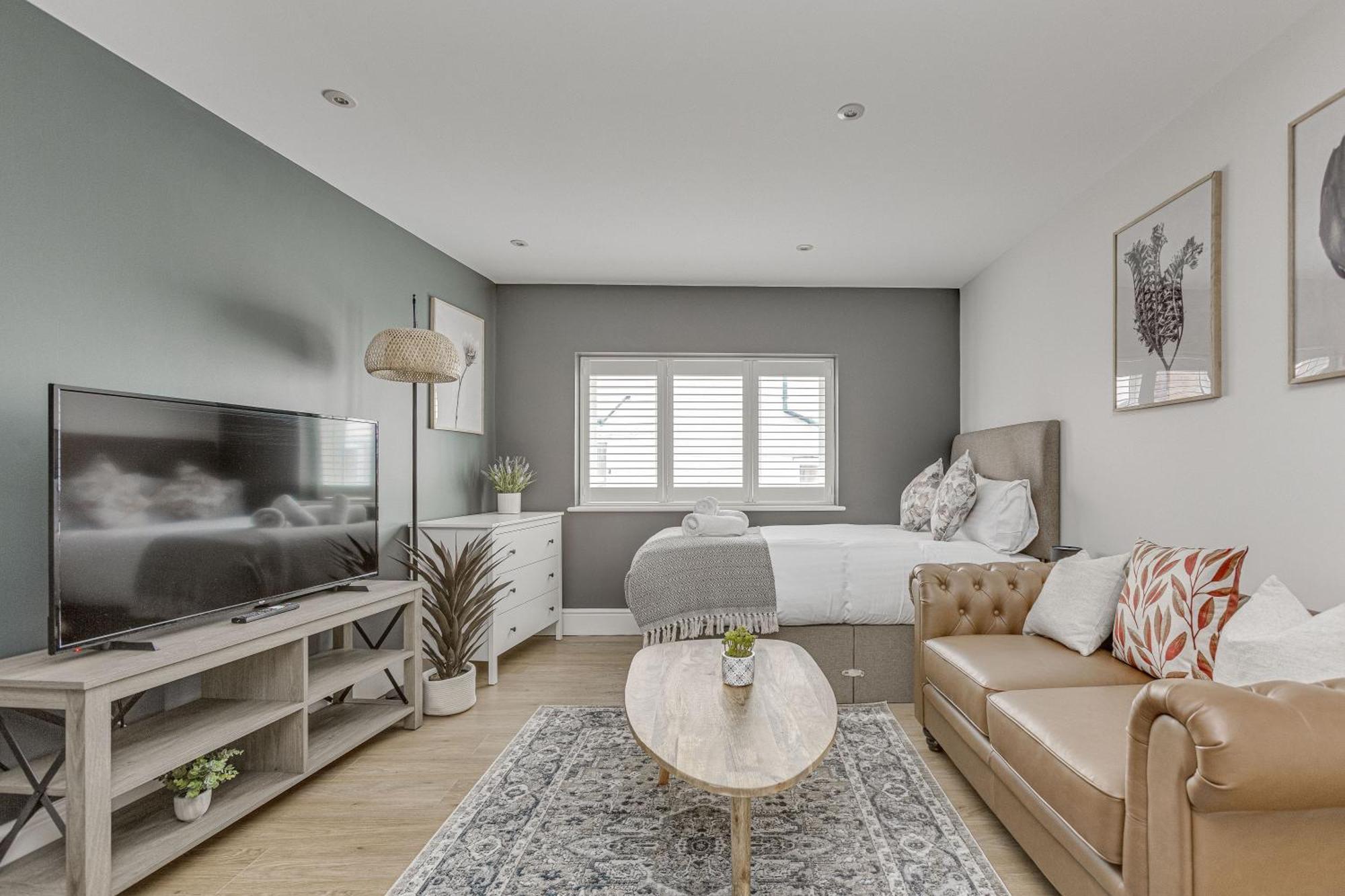 Apartment Modern 1 Bedroom Apt Near Town Centre, Perfect For Long Stays *