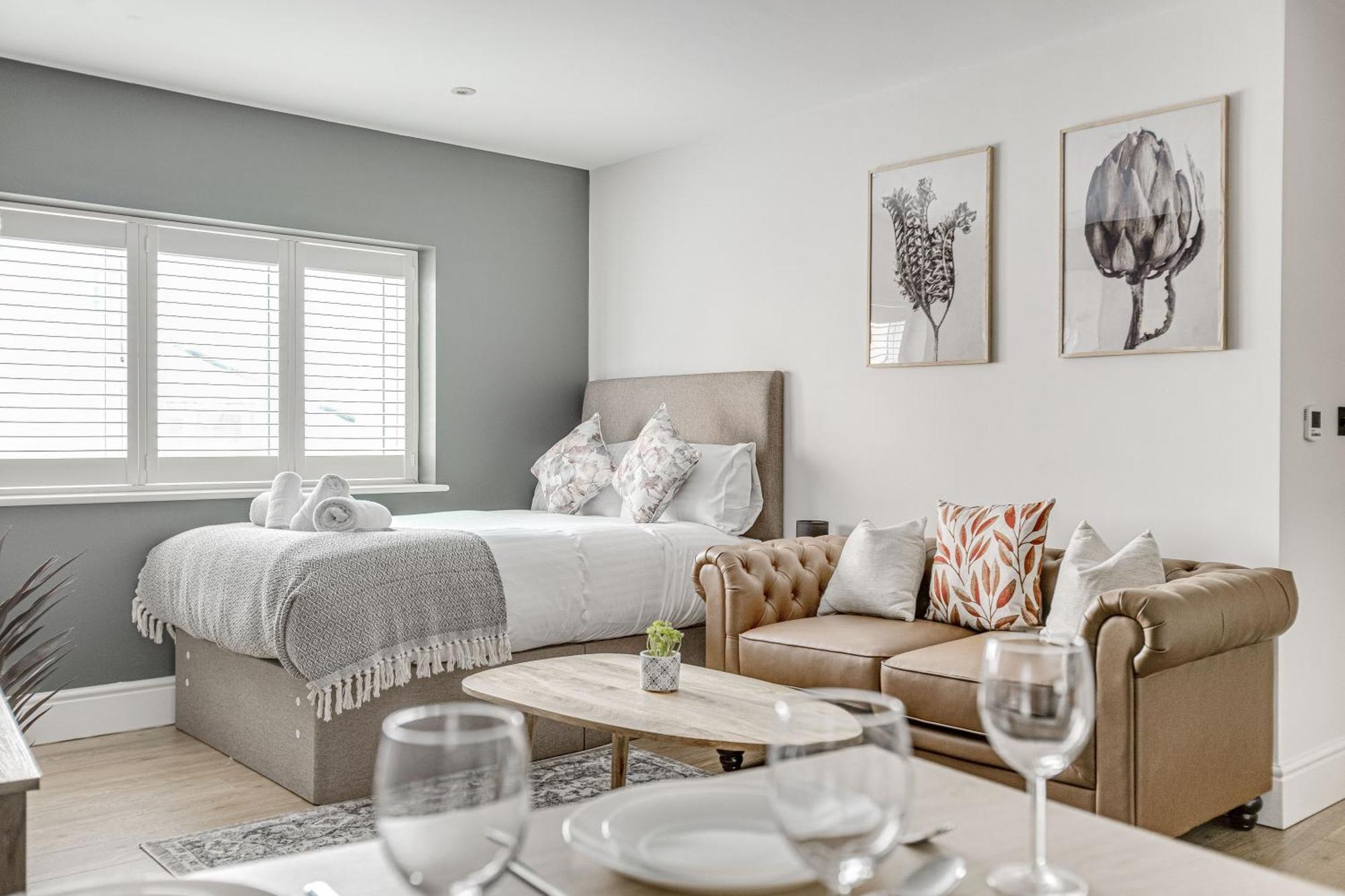 Apartment Modern 1 Bedroom Apt Near Town Centre, Perfect For Long Stays *